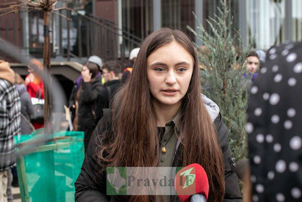 Франківські студенти,Капсула часу,Вкладання листів у капсулу