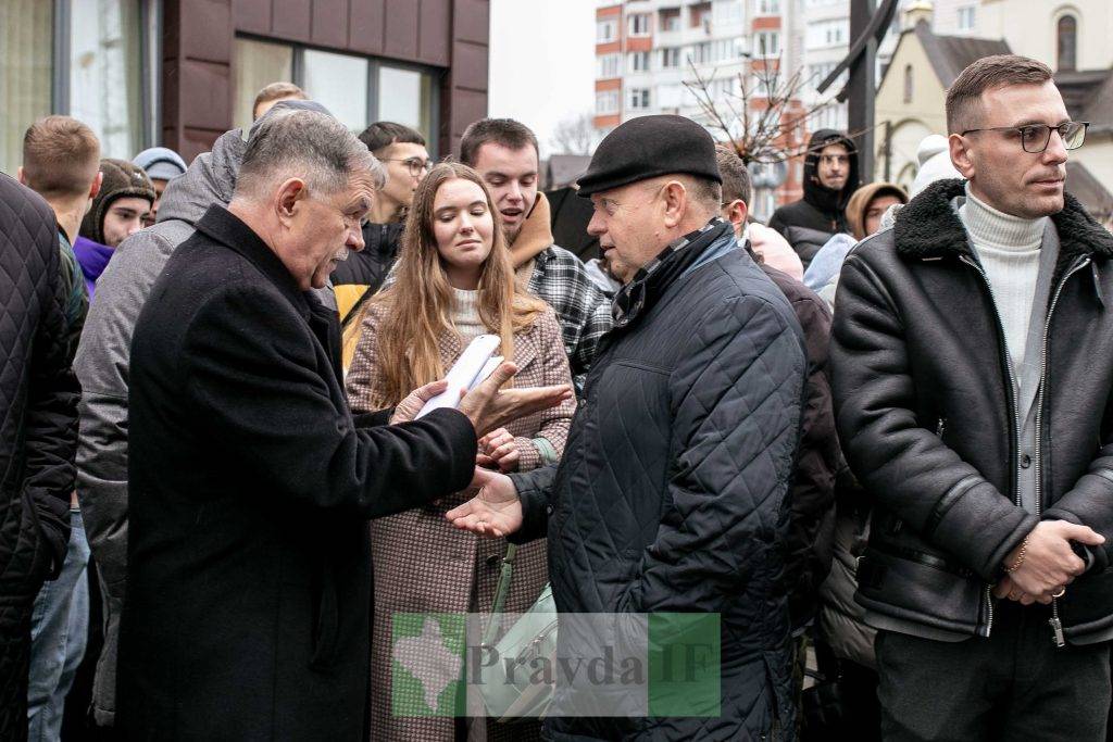 Франківські студенти,Капсула часу,Вкладання листів у капсулу