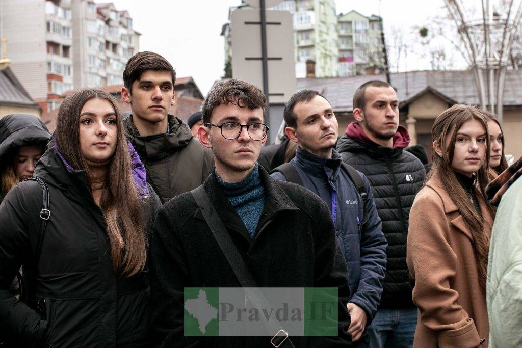 Франківські студенти,Капсула часу,Вкладання листів у капсулу