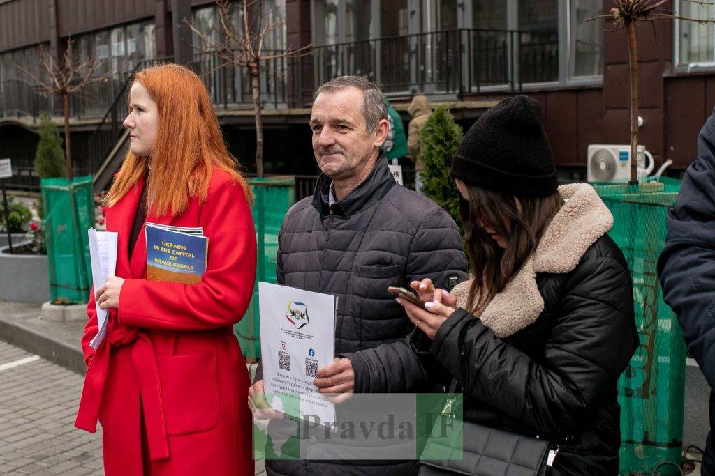 Франківські студенти,Капсула часу,Вкладання листів у капсулу