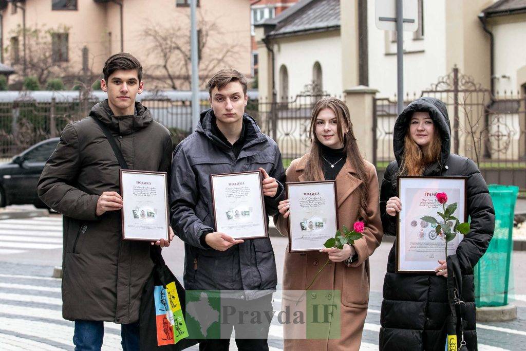 Франківські студенти заклали капсулу часу з листами для нащадків
