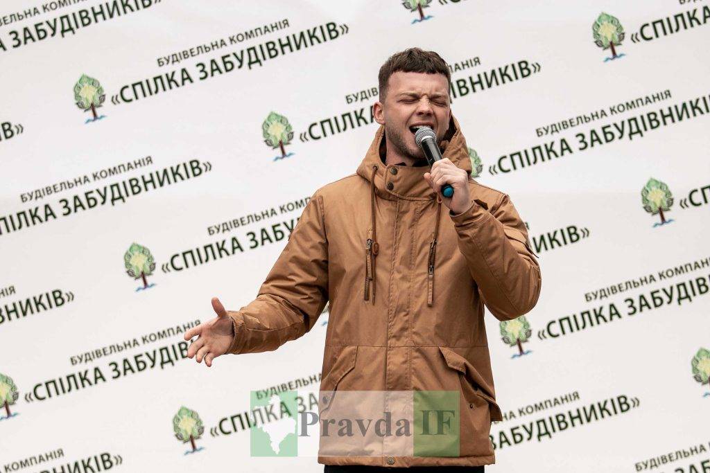 Франківські студенти,Капсула часу,Вкладання листів у капсулу