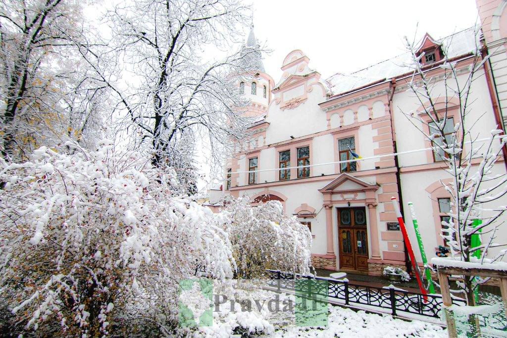 Івано-Франківськ засипало першим снігом ФОТОРЕПОРТАЖ