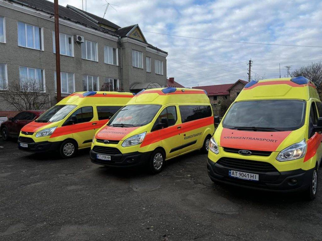 Ще три авто відправляються на фронт з Коломийщини