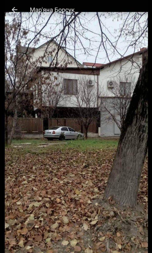 У Франківську п'яний водій протаранив дерево і врізався у житловий будинок
