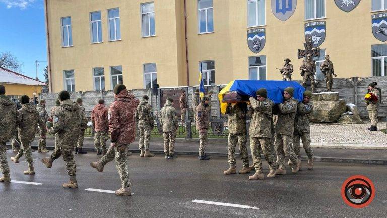 У Коломиї віддали шану загиблому бійцю “десятки” Ігорю Романюку