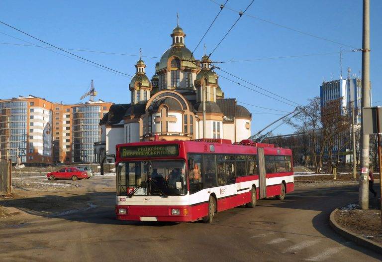 У Франківську довелося скоротити роботу деяких тролейбусів