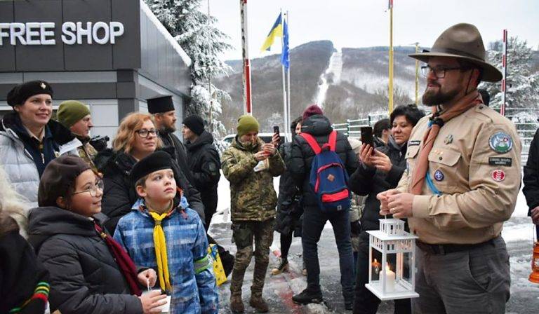 В Україну привезли Вифлеємський вогонь миру