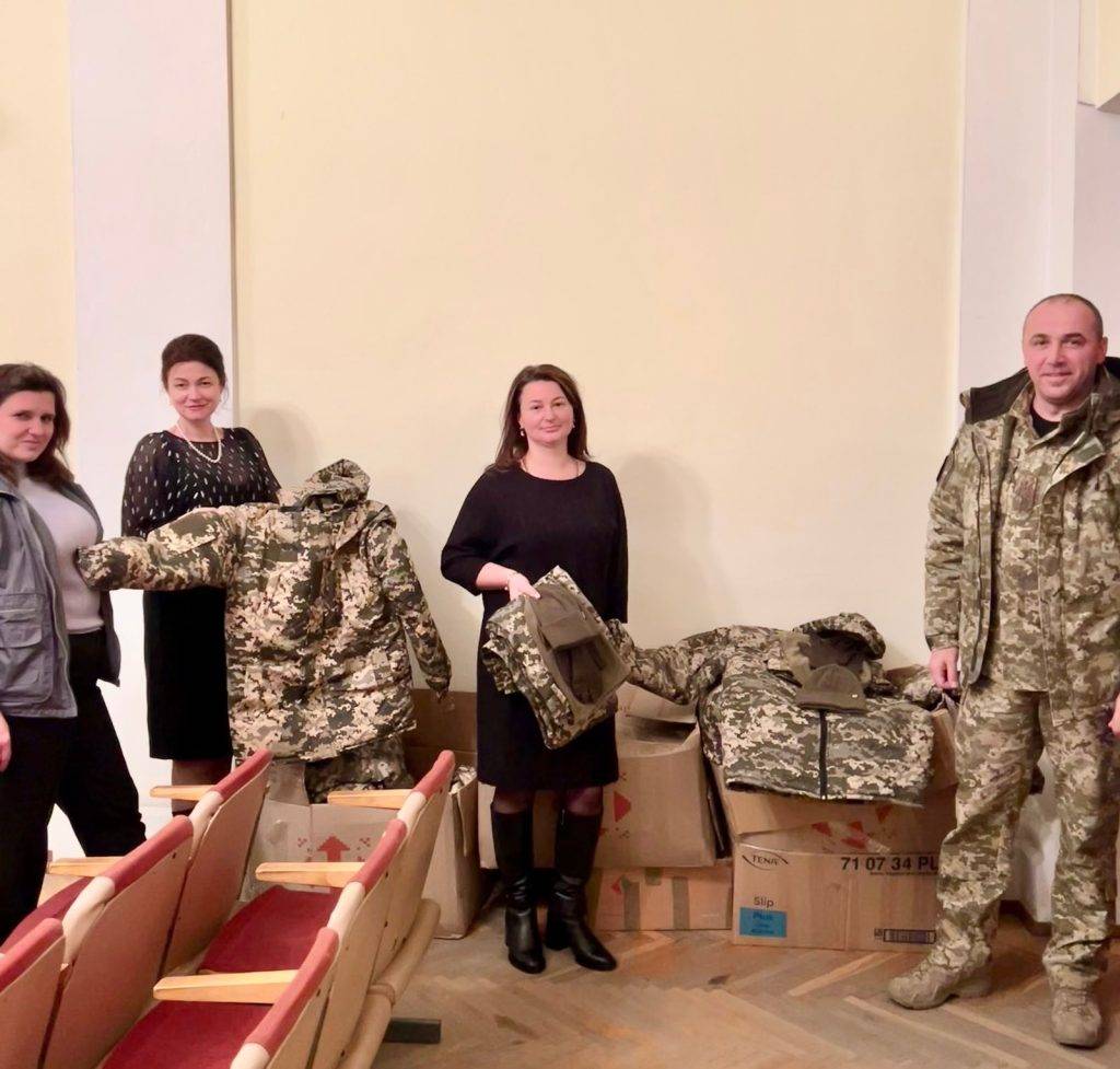 У Верховинському районі активні жінки об'єдналися, щоб допомагати військовослужбовицям, які воюють на фронті