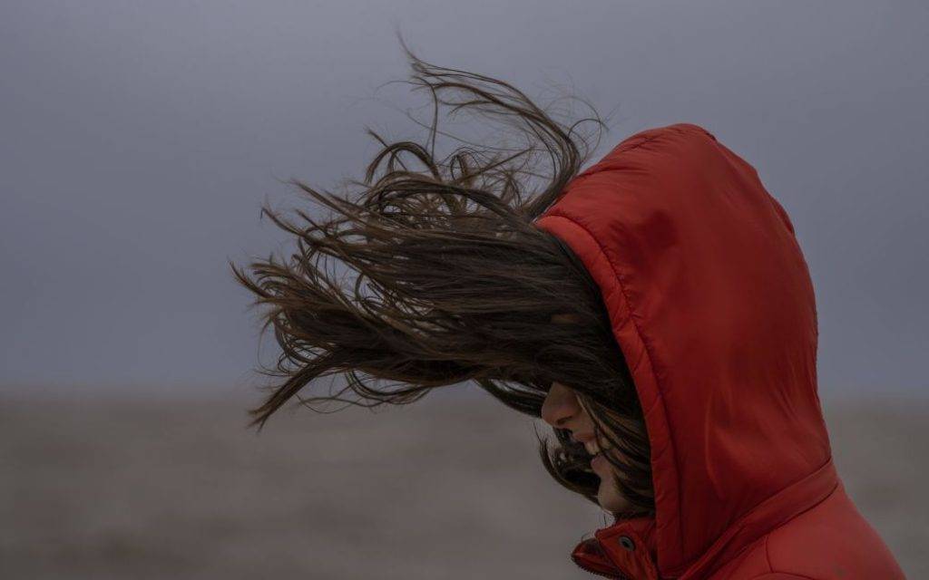 Прикарпатців попереджають про значне посилення вітру та туман