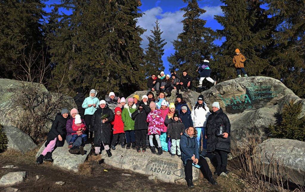 Родини загиблих захисників взяли участь у коляді на Гуцульщині