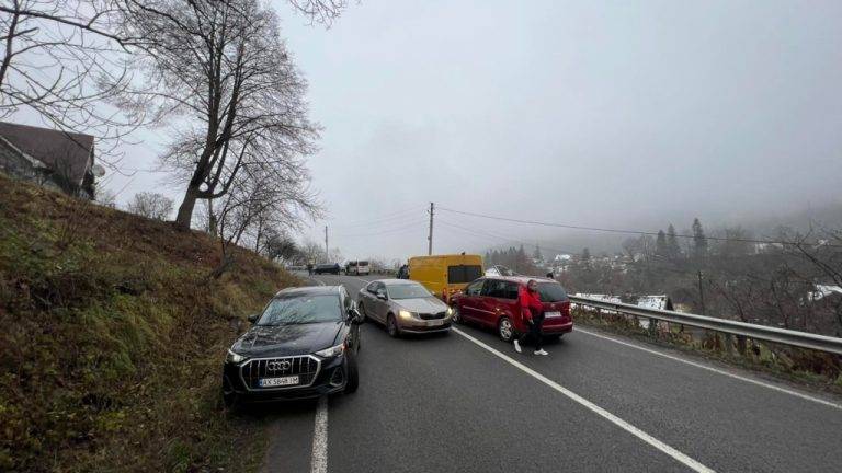 Біля Делятина ДТП за участю п'яти автомобілів