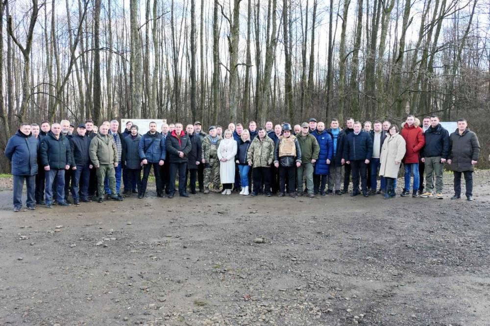 Голови 62 прикарпатських громад зібрали кошти на дрон для ЗСУ, який бачить вночі