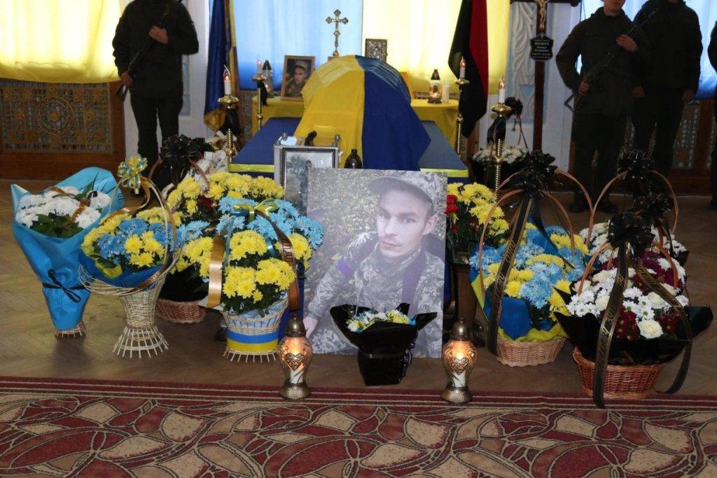 Калуська громада провела в останню путь загиблого воїна Дмитра Пасюту