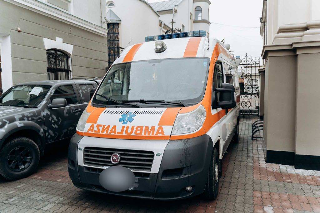 Івано-Франківська Архієпархія передала ще два автомобілі для потреб ЗСУ