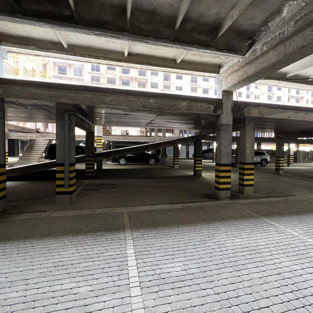 "Спілка забудівників" відкрила у Франківську величезний підземний паркінг