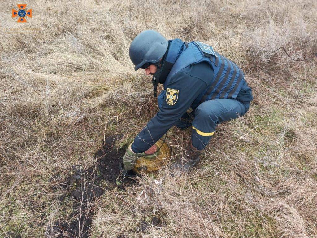 Прикарпатські піротехніки допомагають розміновувати Харківщину 