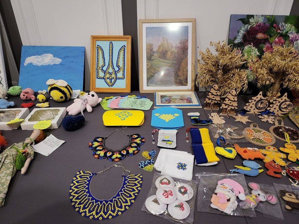 У Франківську влаштовують аукціон на допомогу багатодітній родині з Маріуполя