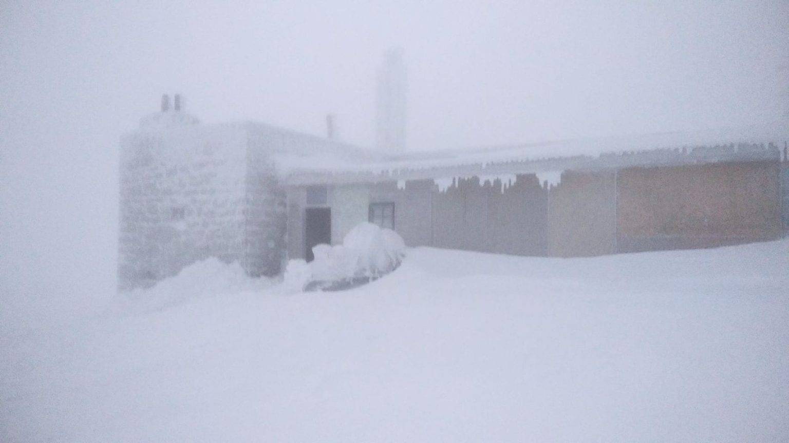 Карпати замітає снігом, в горах тримається мороз 