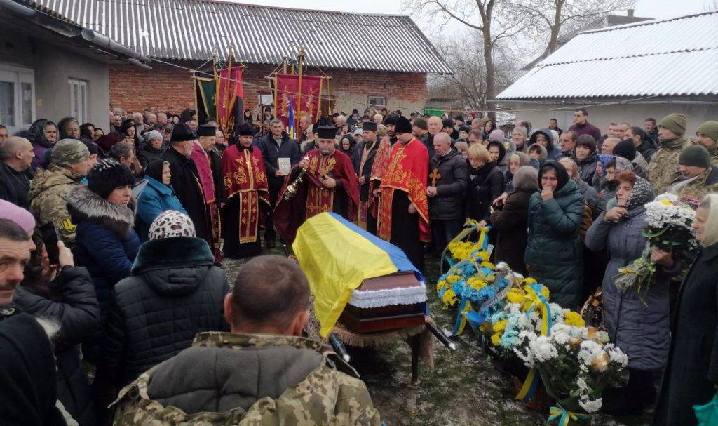 Бурштинська громада з почестями попрощалася з полеглим захисником Степаном Скіриним