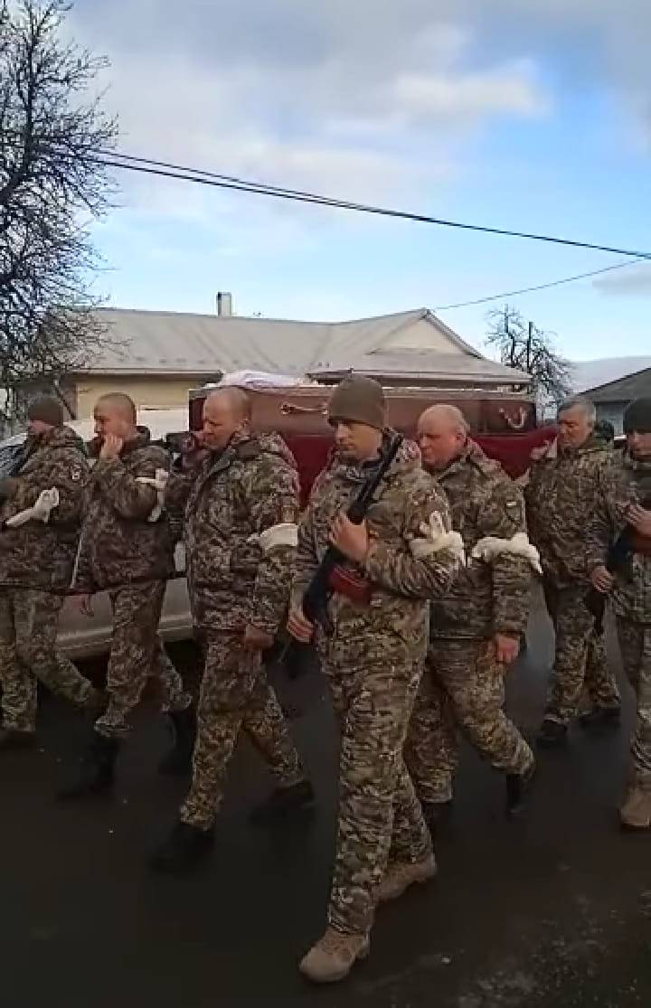 На Франківщині провели в останню путь загиблого воїна Василя Грикуляка,прикарпатець загинув на війні,війна в україні