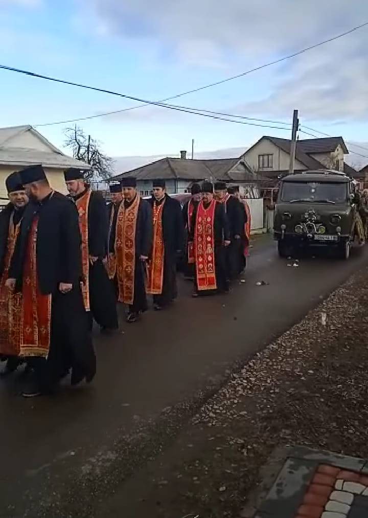 На Франківщині провели в останню путь загиблого воїна Василя Грикуляка,прикарпатець загинув на війні,війна в україні