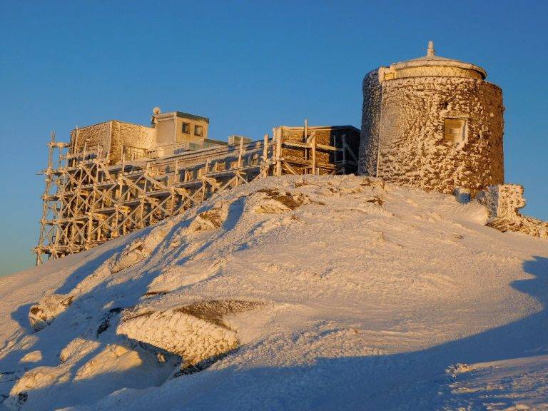 Карпати у полоні снігу та морозу: фото неймовірних краєвидів з високогір'я