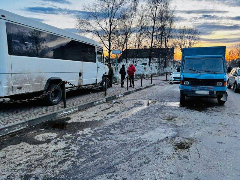 На Прикарпатті в ДТП загинув водій маршрутки