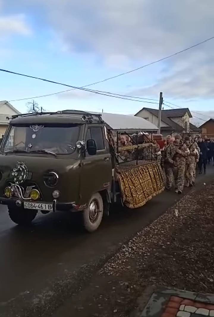 На Франківщині провели в останню путь загиблого воїна Василя Грикуляка,прикарпатець загинув на війні,війна в україні