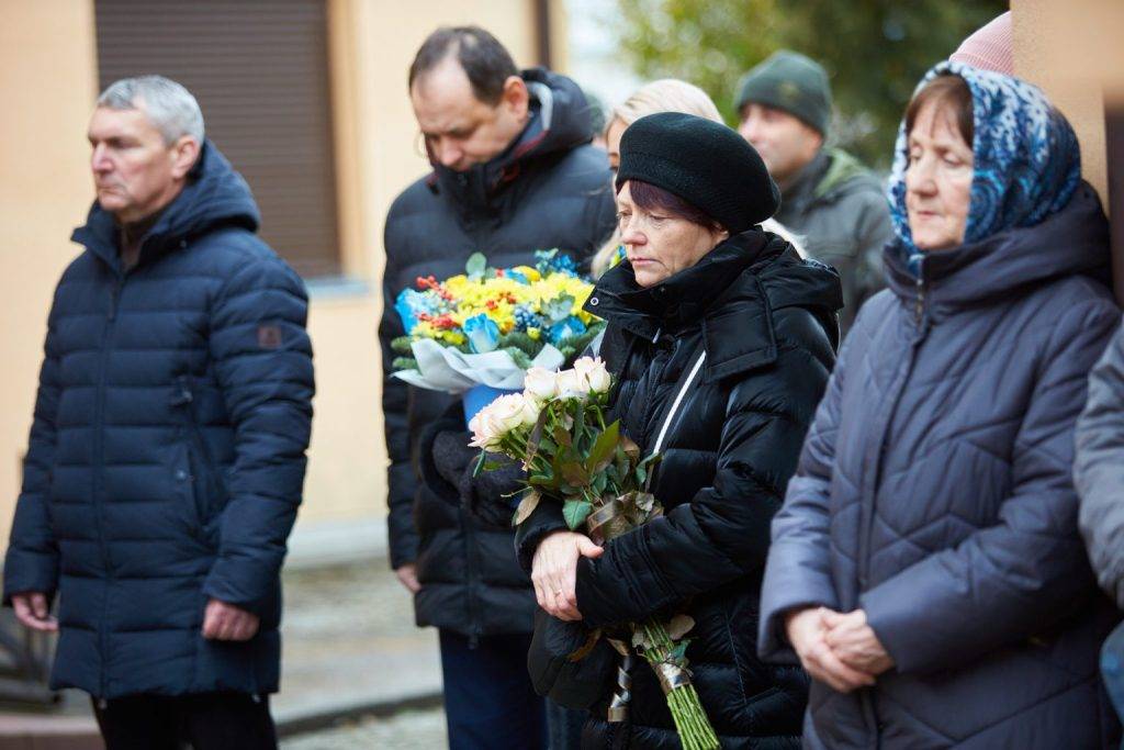 У Франківській громаді відкрили пам’ятну дошку полеглому воїну Роману Сметані 