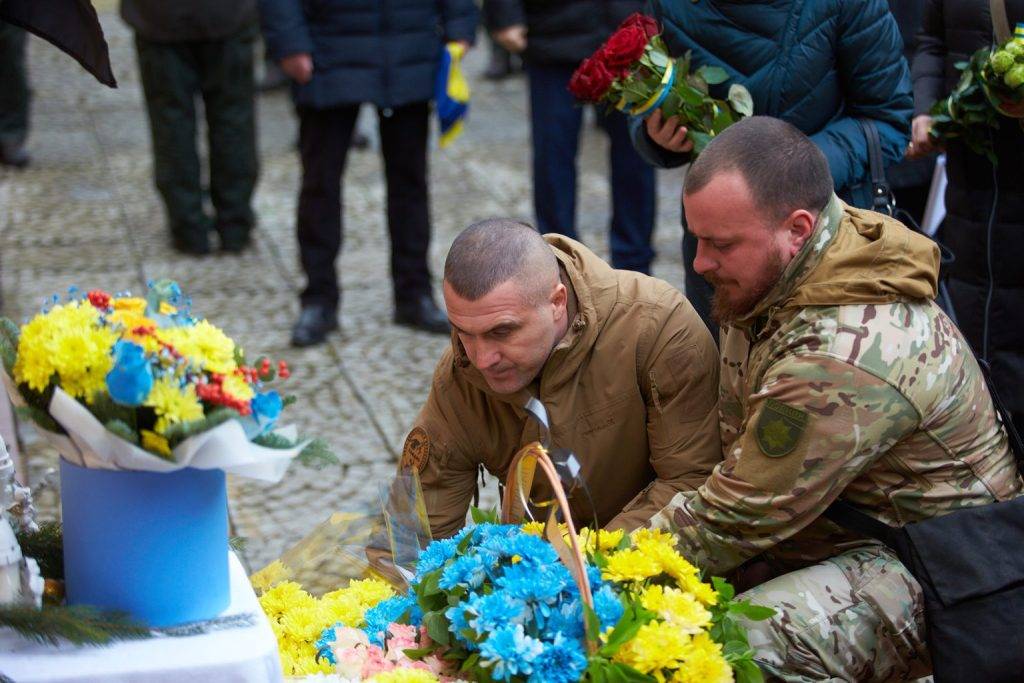 У Франківській громаді відкрили пам’ятну дошку полеглому воїну Роману Сметані 