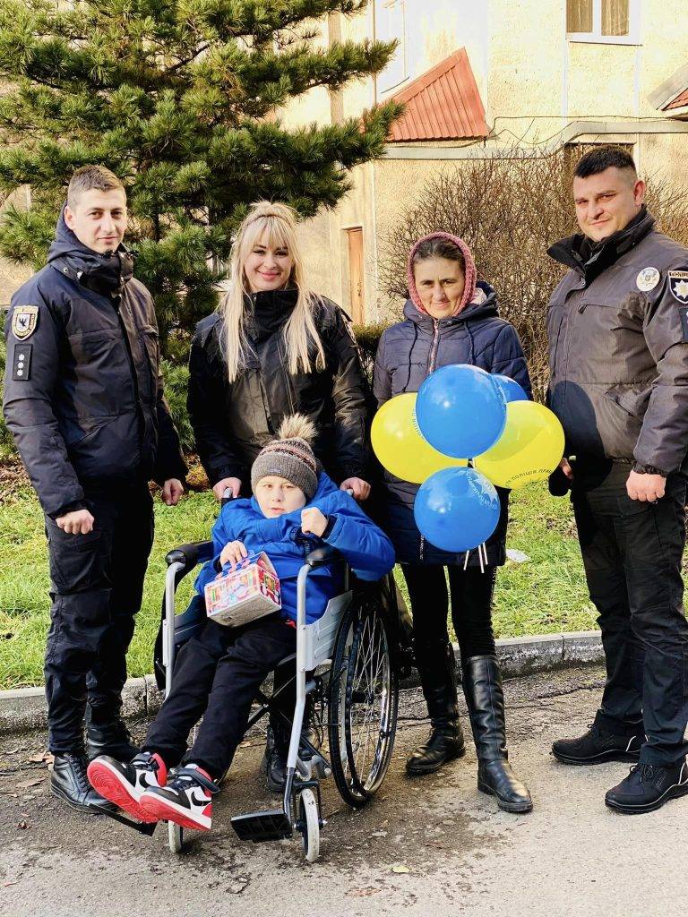 Прикарпатські поліцейські здійснили мрію хлопчика з обмеженими можливостями