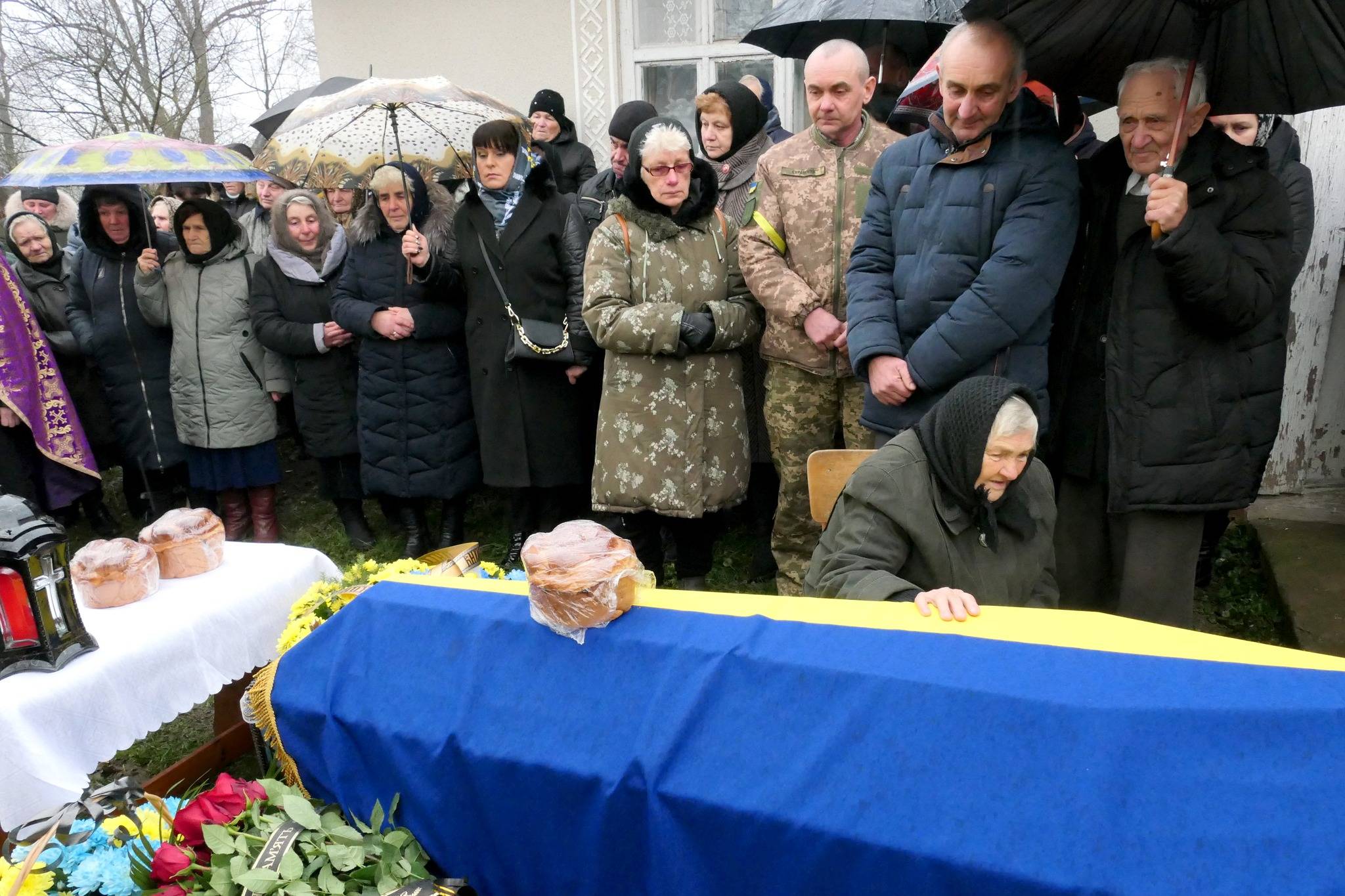 На Тисменничині попрощалися із загиблим захисником України Богланом Серемчуком