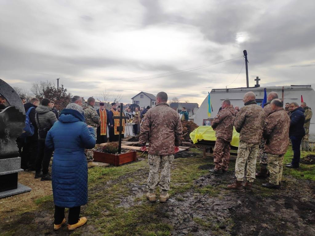 У Тлумачі провели в останню путь загиблого воїна Іллю Мартинова