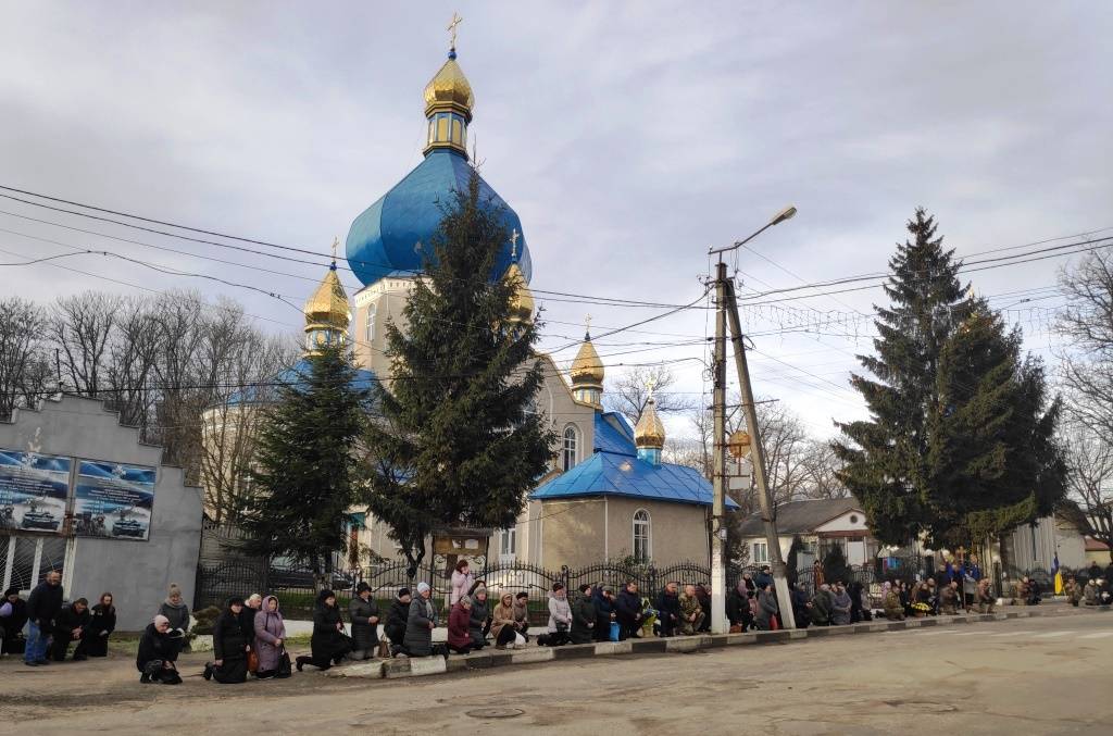 У Тлумачі провели в останню путь загиблого воїна Іллю Мартинова