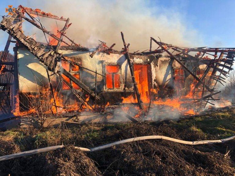 Вранці у Косові вщент згорів житловий будинок