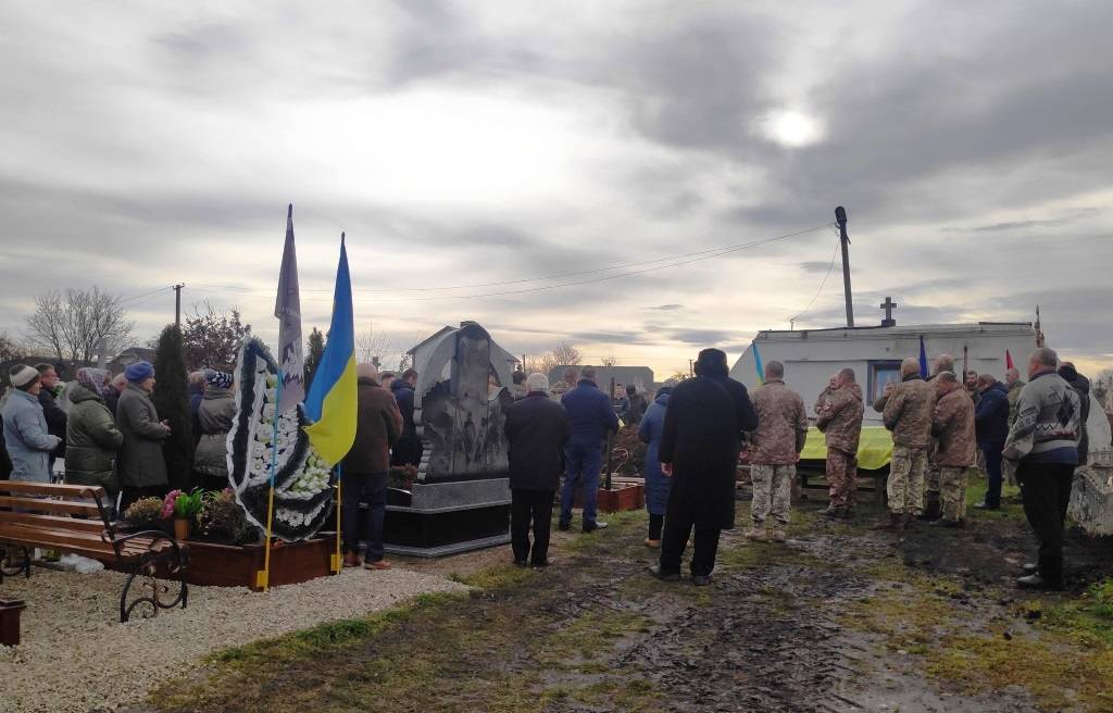 У Тлумачі провели в останню путь загиблого воїна Іллю Мартинова