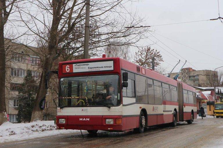 У Франківську через пожежу кілька тролейбусів змінили маршрут