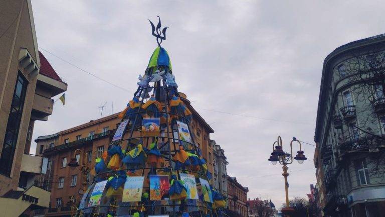 У Франківську оздобили "Ялинку перемоги"