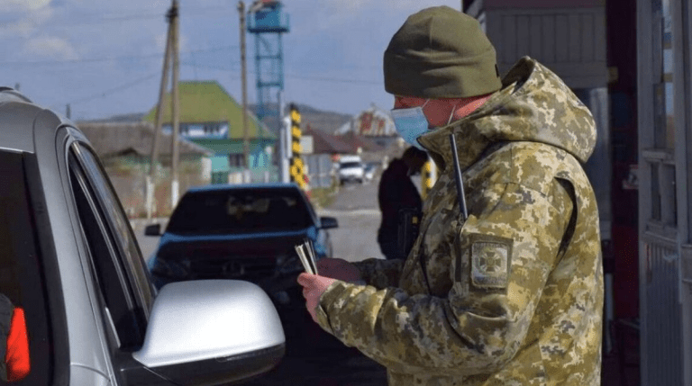 Кому з чоловіків можуть дозволити виїжджати з України