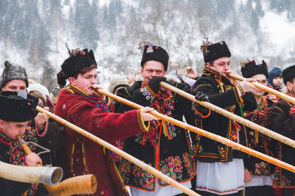 Родини загиблих захисників взяли участь у коляді на Гуцульщині