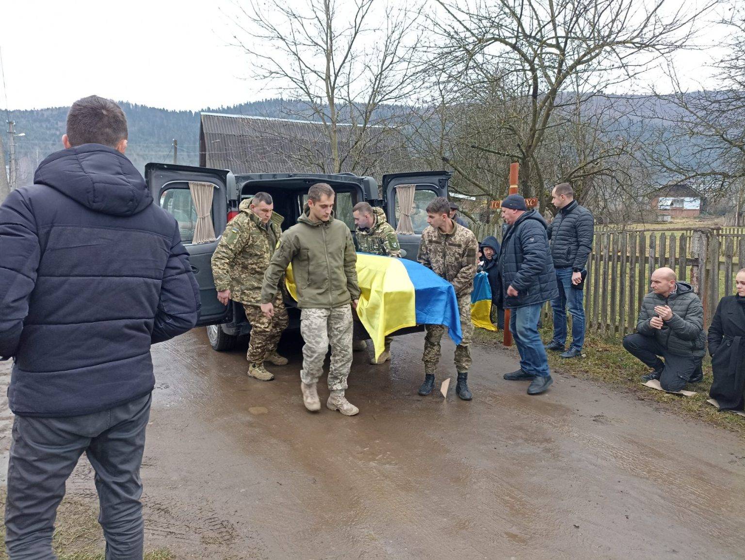 У рідному селі на Франківщині зустріли тіло загиблого Героя Любомира Жовніровича