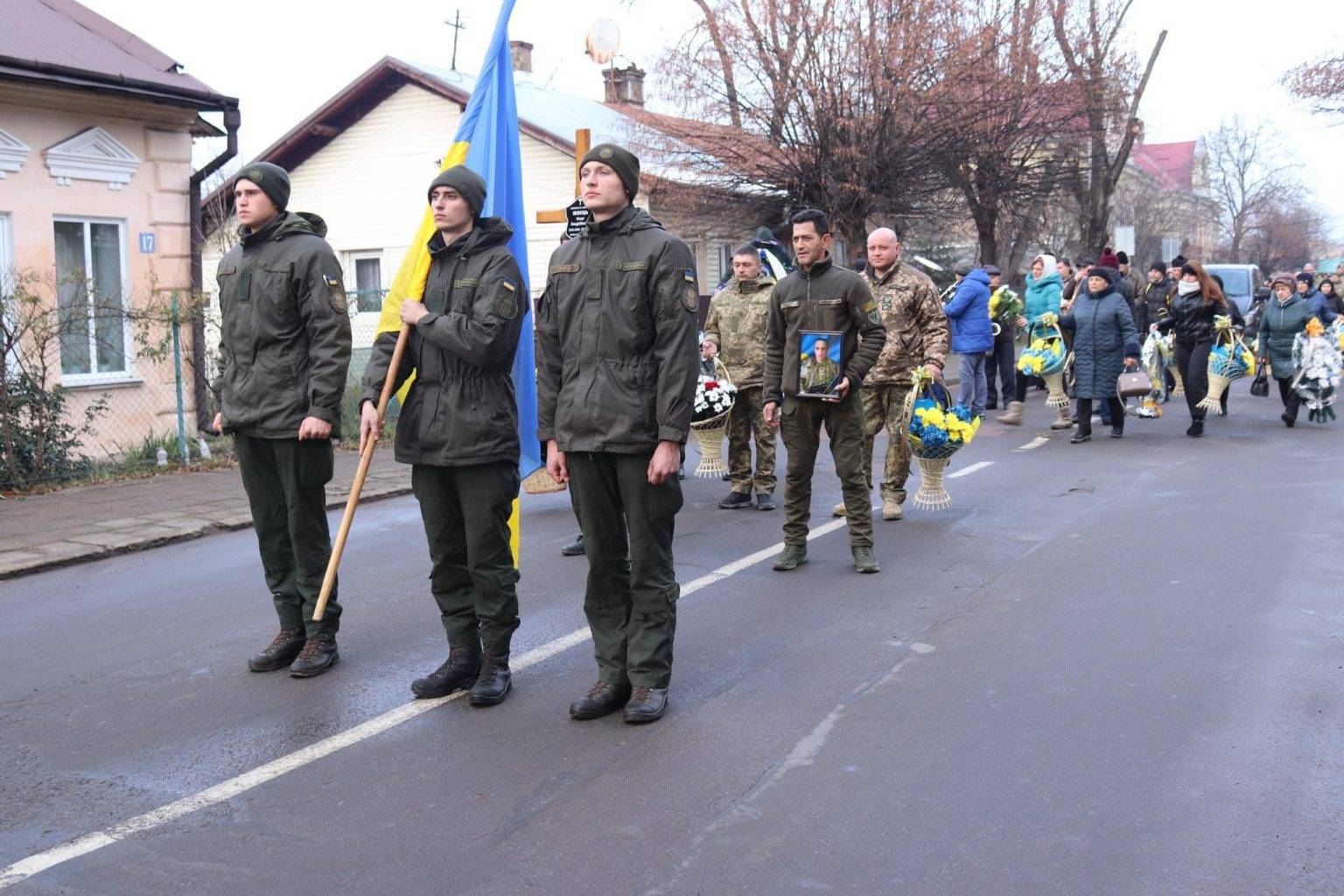 Без батька залишилося 6 дітей, а без дідуся 11 онуків - в Калуші попрощалися із воїном Олегом Швецем