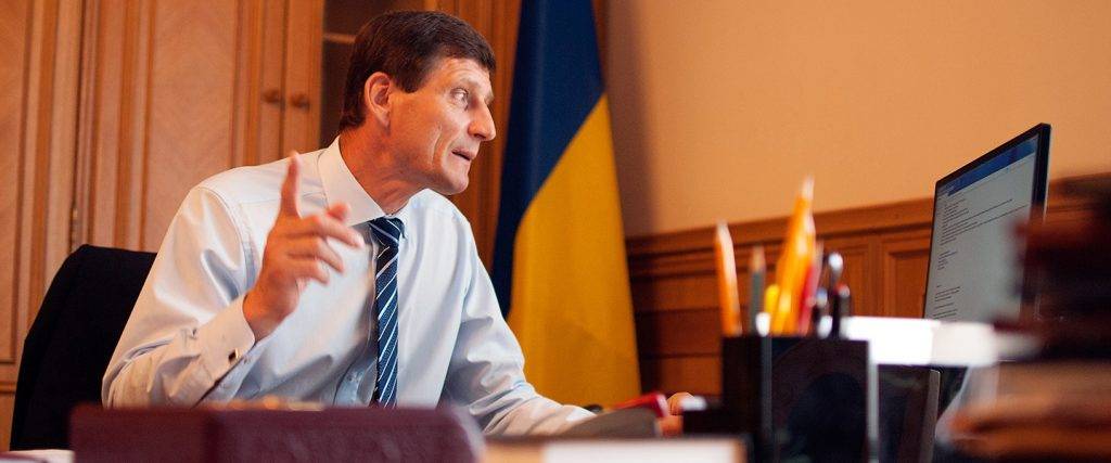 Голова обласної ради показав, що робить коли виключають світло