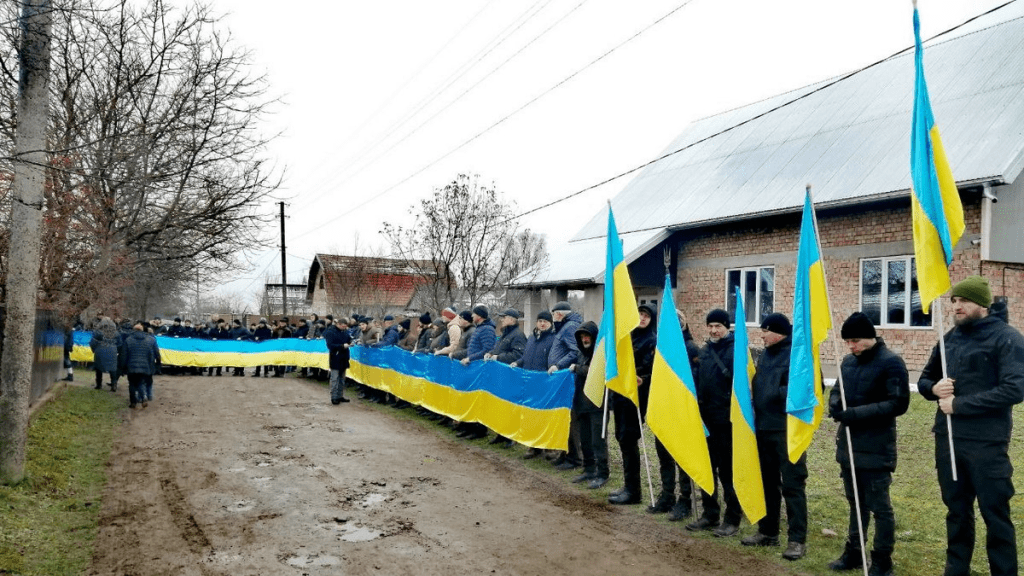 У с. Княждвір поховали захисника Любомира Карп'юка