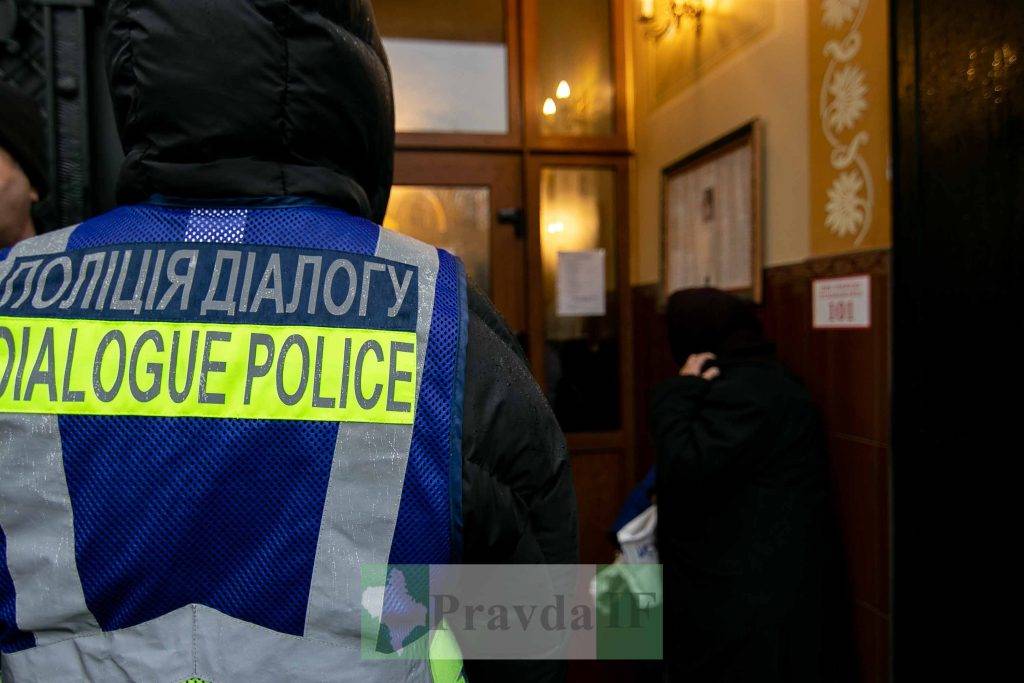 Франківчани прийшли на протест проти єпископа никити,Франківці протестують проти московського патріархату в Україні,геть московського ропа