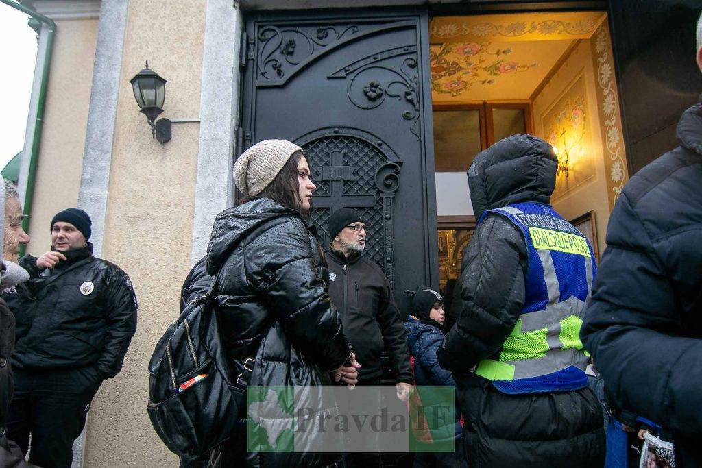 Франківчани прийшли на протест проти єпископа никити,Франківці протестують проти московського патріархату в Україні,геть московського ропа