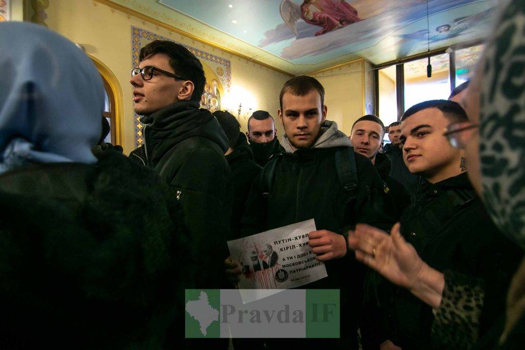 Франківчани прийшли на протест проти єпископа никити,Франківці протестують проти московського патріархату в Україні,геть московського ропа