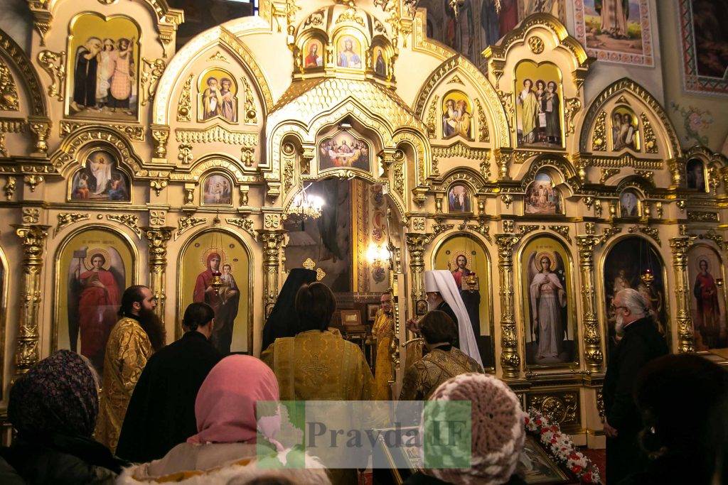 Франківчани прийшли на протест проти єпископа никити,Франківці протестують проти московського патріархату в Україні,геть московського ропа