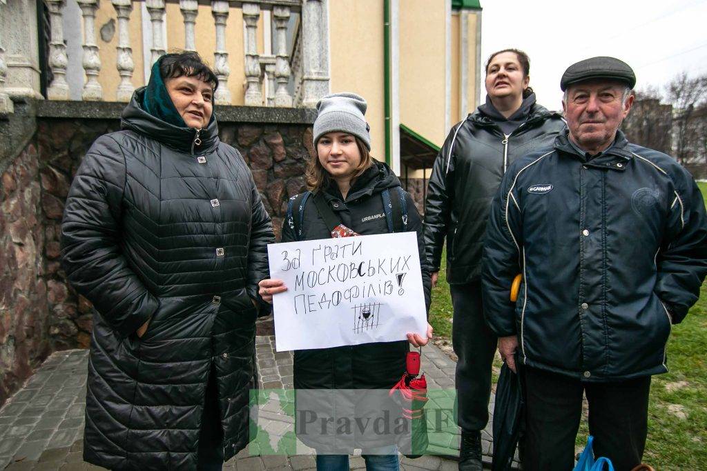 Франківчани прийшли на протест проти єпископа никити,Франківці протестують проти московського патріархату в Україні,геть московського ропа